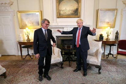 El primer ministro británico Boris Johnson, durante una reunión con el presidente del Parlamento Europeo, David Sassoli, en Downing Street el 8 de octubre de 2019. Sus últimos meses en el cargo han estado marcados por sus problemas de salud.