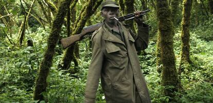 Imagen de archivo de un guardabosques en el parque de Virunga.