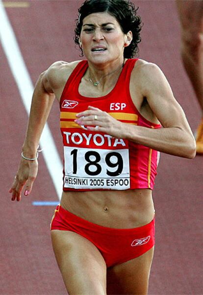 La corredora española Mayte Martínez, durante la primera semifinal de los 800 metros de los Mundiales de Helsinki.