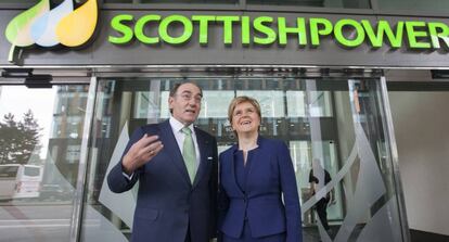 El presidente de Iberdrola, Ignacio Galán, y la primera ministra de Escocia, Nicola Sturgeon en Glasgow.