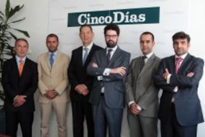 De izq. a dcha.: Santiago Tiana (Banco Sabadell), Alal Aamer (Rubau Tarrés), Nicolás Mouze (DHL), Carlos Marín (KPMGAbogados), Aziz El Atiaoui (AMDI) y Julián López-Arenas (Cámaras de Comercio).