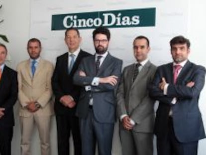 De izq. a dcha.: Santiago Tiana (Banco Sabadell), Alal Aamer (Rubau Tarrés), Nicolás Mouze (DHL), Carlos Marín (KPMGAbogados), Aziz El Atiaoui (AMDI) y Julián López-Arenas (Cámaras de Comercio).