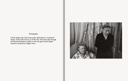 Doble página perteneciente a ‘Suzanne and Louise’ de Hervé Guibert, publicado por Magic Hours Press.