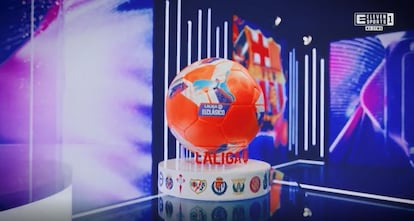 El balón de ELCLÁSICO que sortearon los operadores audiovisuales de todo el mundo.