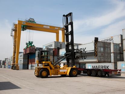 Contenedores en el puerto de Valencia.