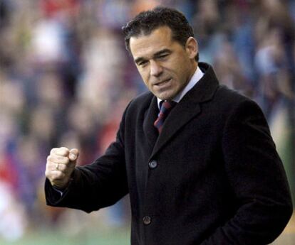 Luis García, durante un encuentro entre el Levante y Osasuna.