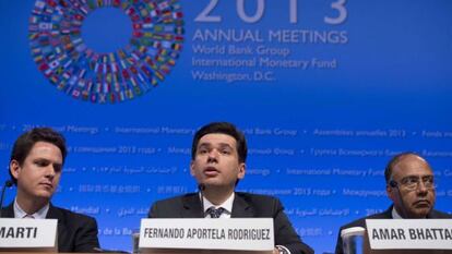 En el centro, Fernando Aportela Rodríguez, subsecretario de Hacienda y Crédito Público de México; a la derecha, Amar Bhattacharya, director del G-24; a la izquierda, Bosco Marti, de la Secretaría de Hacienda y Crédito Público de México