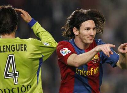Messi celebra su primer gol al Getafe ante la presencia de Belenguer.