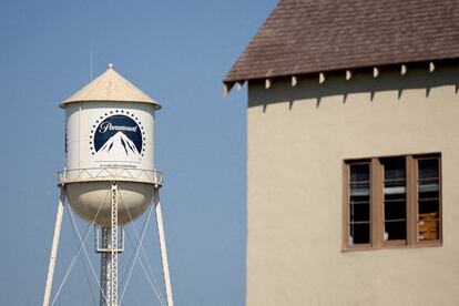 El logo de Paramount en sus estudios de Los Ángeles, California.