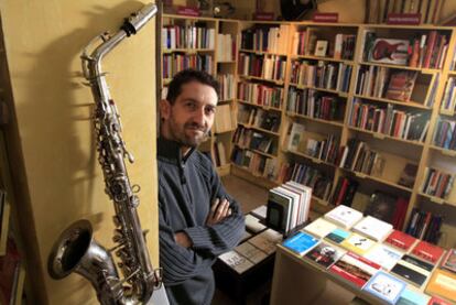 Jesús Gil, en la tienda de libros de música El Argonauta.