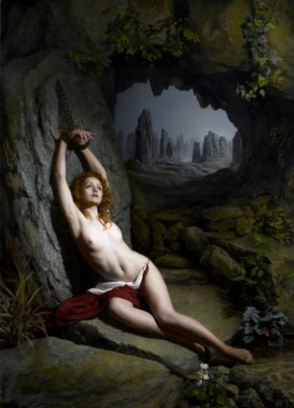 'Holly', de Louis Smith, es una revisión del mito de Prometeo en forma femenina: encadenada a una roca, sufre el castido de Zeus por haber robado fuego para dárselo a los hombres.