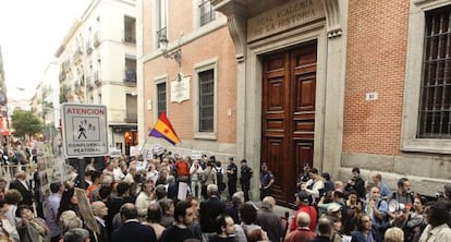 Protesta ante la Real Academia de la Historia en junio de 2011.