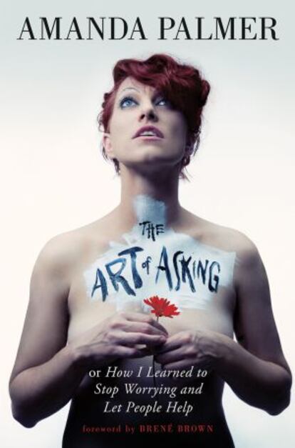 Portada de 'El arte de pedir', la receta de Amanda Palmer para vivir de prestado.
