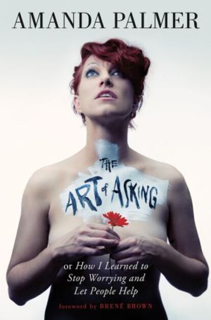 Portada de &#039;El arte de pedir&#039;, la receta de Amanda Palmer para vivir de prestado.