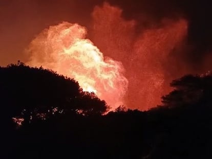 Incendio declarado en el paraje sierra de San Bartolomé, en el municipio gaditano de Tarifa.