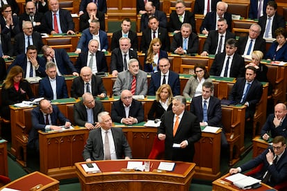 El primer ministro, Viktor Orbán, en el hemiciclo del Parlamento húngaro, este lunes en Budapest.