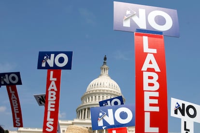 People with the group No Labels hold signs during a rally on Capitol Hill in Washington, July 18, 2011