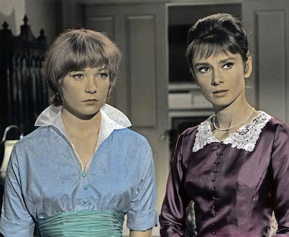 Shirley MacLaine y Audrey Hepburn en un fotograma de 'La calumnia' (1961).