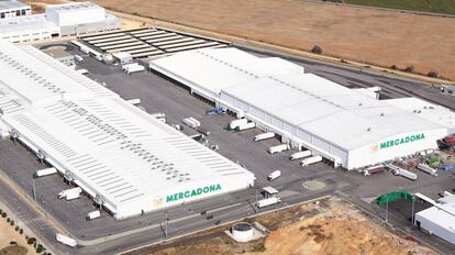 Vista aérea del bloque logístico de Mercadona en Huévar del Aljarafe, Sevilla.