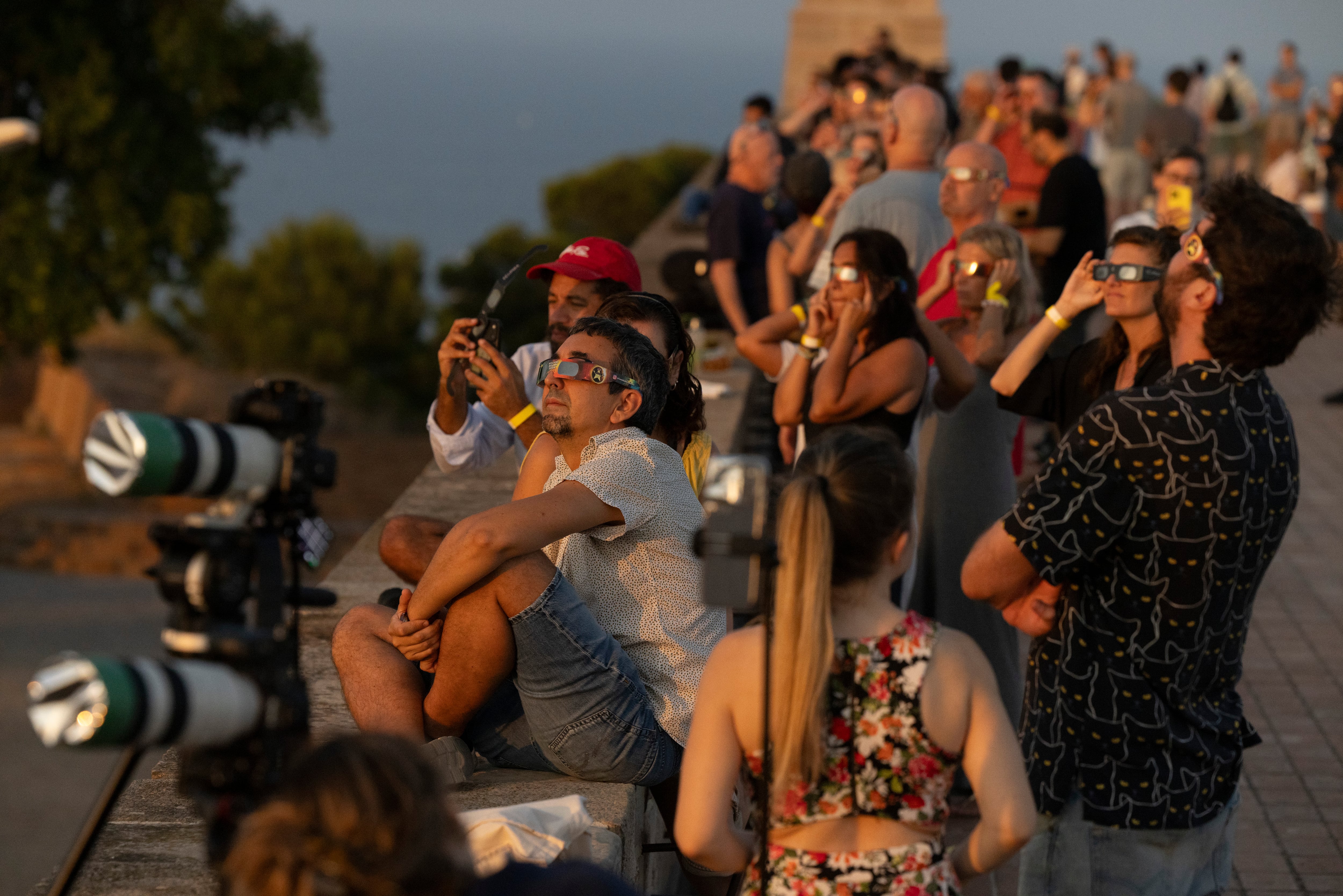 El eclipse del 12 de agosto desde el Castillo de Montjuic de Barcelona. 