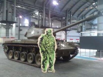 Un carro de combate M-41 en el salón.