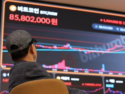 Un cliente en un exchange de Seúl, el pasado 29 de febrero.