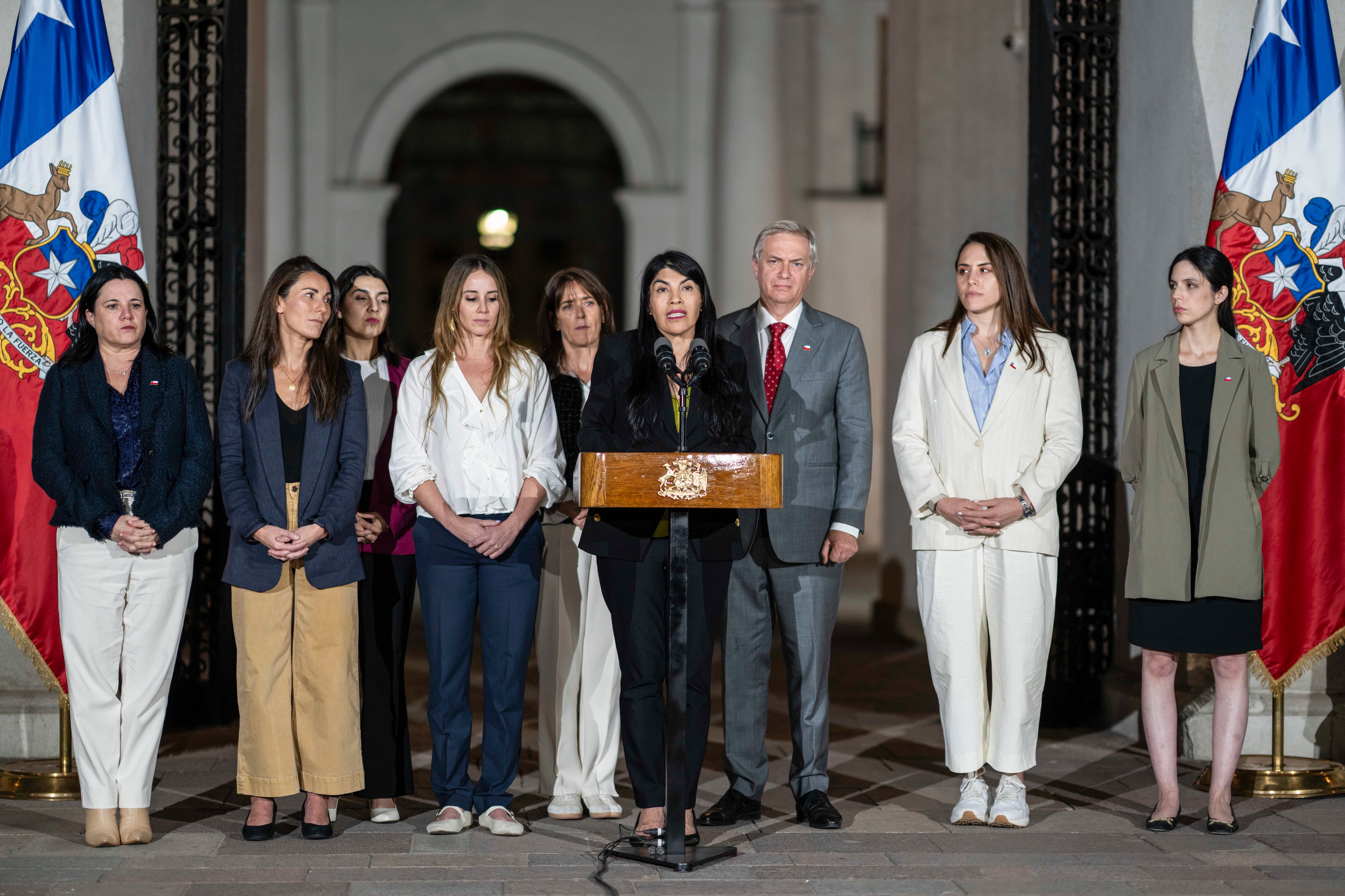 La justicia chilena descarta la prisión preventiva de los tres estudiantes imputados por agredir a la ministra Lincolao