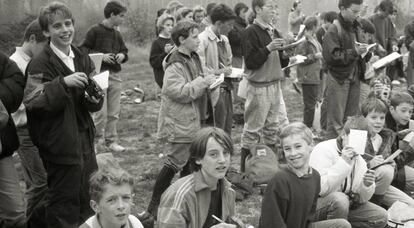 Emmanuel Macron (a la izquierda, de pie) con los compañeros de clase del colegio de los Jesuitas La Providence de Amiens en septiembre de 1990