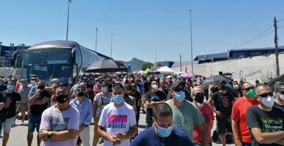 Asamblea de trabajadores de Nissan en Montcada i Reixac (Barcelona).