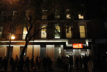 Fachada de la sede central del Partido Socialista en la calle Ferraz de Madrid, el 20 de noviembre de 2011.