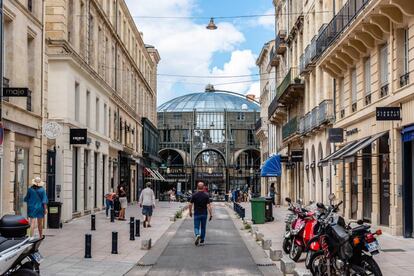 El centro comercial Les Grands Hommes (al fondo), en el casco histórico de Burdeos.