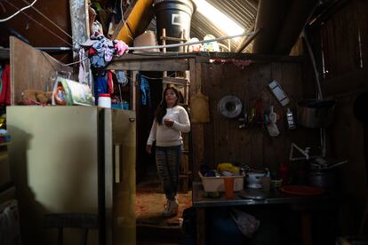 Patricia Rodriguez, en el interior de su casa ubicada en la zona de Cazucá, Soacha.
