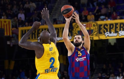 Mirotic lanza ante Acy.