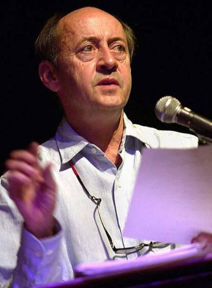 Billy Collins, durante un encuentro poético en Woodstock, Nueva York, en 2001.