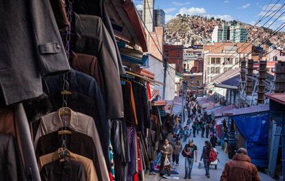 Mercado de la calle Mariano Graneros, en La Paz (Bolivia).