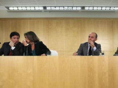 Ana Botella con Pedro Calvo, Miguel Ángel Villanueva y Antonio de Guindos. Ninguno de ellos está ya en el Gobierno municipal.