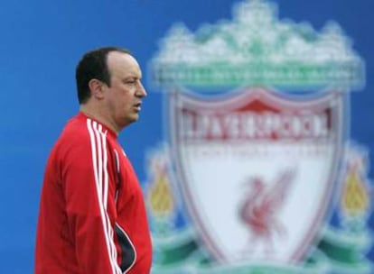 Rafa Benítez, durante un entrenamiento con el Liverpool.