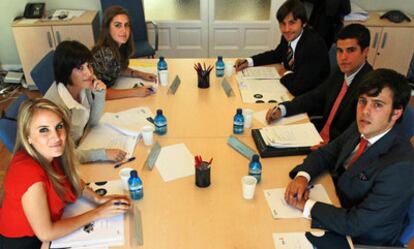 Los estudiantes Juan Cañas, Alberto Hurtado, Íñigo Veiga, Angi Regueiro, Sara de Eustaccio y Sara Bustillo.