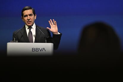 Carlos Torres, presidente de BBVA, durante la presentación de resultados de 2023.