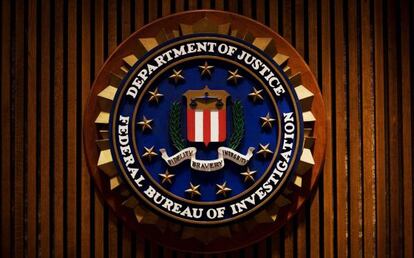 El escudo del FBI, en su sede en Washington.