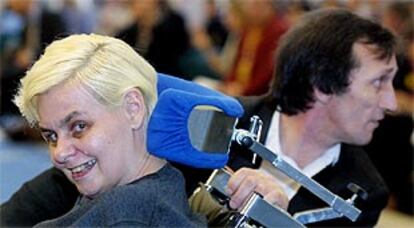 Diana Pretty con su marido Brian, en el Tribunal Europeo de Derechos Humanos en Estrasburgo.