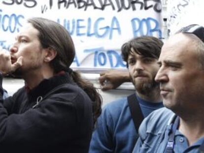 El líder de Podemos, Pablo Iglesias, durante una protesta de técnicos de Telefónica