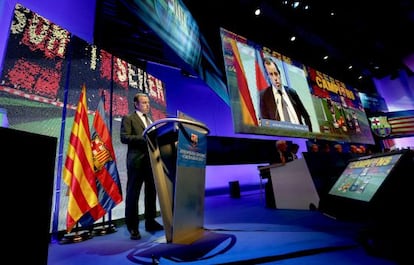 Sandro Rosell, durante la asamblea general el Barcelona.