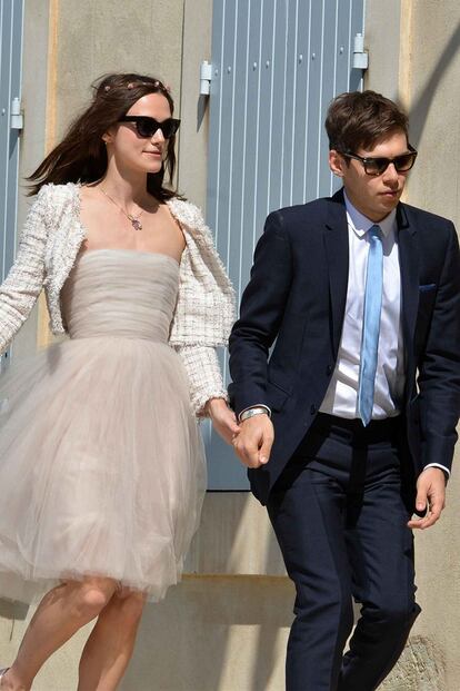 Keira Knightley. Más discreto, pero tremendamente poco convencional fue el vestido corto, de Chanel, que se puso la actriz para contraer matrimonio con James Righton en 2013. El modelo, en tul de seda rosa pastel, ya lo había lucido antes sobre la alfombra roja y pertenecía a la colección alta costura, primavera-verano 2006 de la casa francesa.