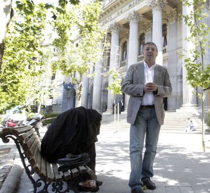 Gregorio Gordo, ante la Bolsa de Madrid.