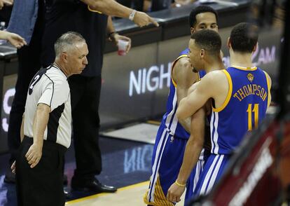 Momento en que Curry es expulsado.