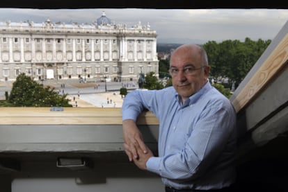 El Comisario europeo de la Competencia, Joaquín Almunia, en su casa de Madrid.