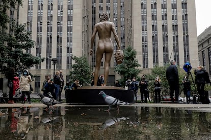 'Medusa con la cabeza de Perseo', obra del artista Luciano Garbati instalada frente al Tribunal Penal de Justicia de Nueva York.