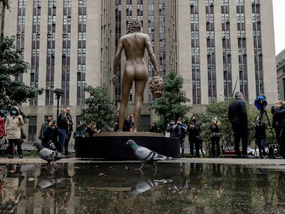 'Medusa con la cabeza de Perseo', obra del artista Luciano Garbati instalada frente al Tribunal Penal de Justicia de Nueva York.