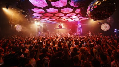 Concierto del dúo de música electrónica 'CamelPhat' en Pachá Ibiza, en una fotografía proporcionada por la compañía.
